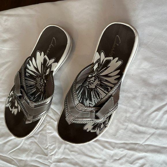 Clarks Pewter Breeze sandals sz 6.5 - Picture 2 of 4